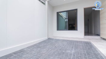 *****ทาวน์เฮ้าส์มือสองย่านกรุงเทพฯ ม.ยลประภา นวมินทร์ เนื้อที่ 17 ตร.ว. ฟังก์ชัน 2 ห้องนอน 2 ห้องน้ำ 1 ที่จอดรถ แต่งใหม่ไม่เคยเข้าอยู่ แถมฟรี! 1 เครื่องทำน้ำอุ่น 1 เครื่องดูดควัน ใกล้รถไฟฟ้าในอนาคตสายสีเหลือง "สถานีลาดพร้าว 101" และทางด่วน "อาจณรงค์-รามอินทรา"